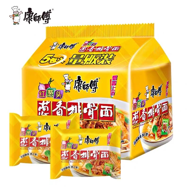康师傅 葱香排骨面104g/Köstliche Schweinerippen Nudeln mit Frühlingszwiebeln